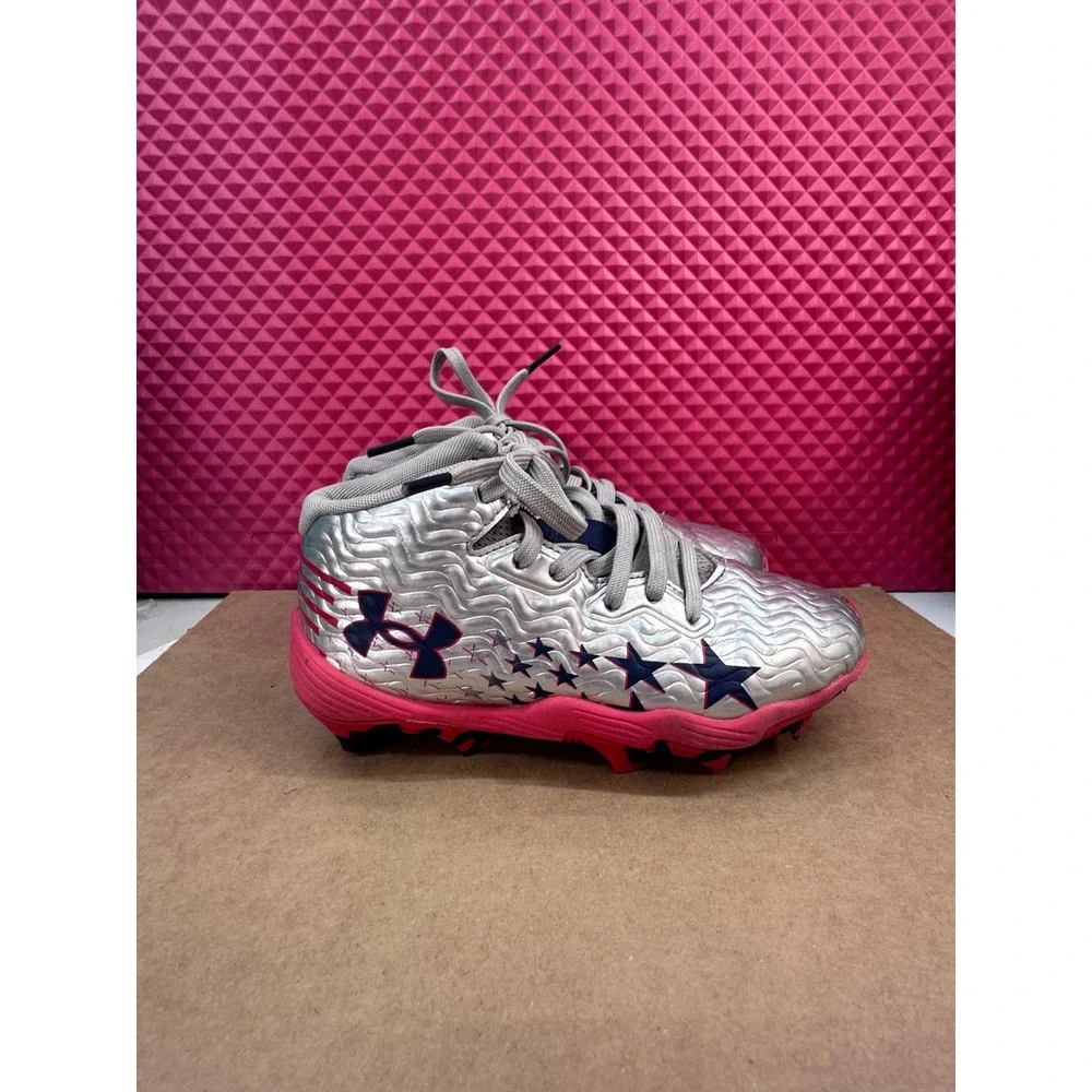Under Armour silhouette cleats lace